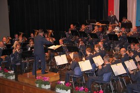Das Luftwaffenmusikkorps auf der Bühne