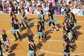 „Waka Waka“ hieß der Tanz der Elsbethenschule und entführte die Gäste auf den afrikanischen Kontinent