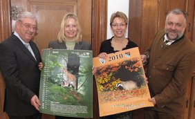Bei der Präsentation des Kalenders „Wald, Wild und Wasser 2010“