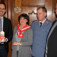 Oberbürgermeister Markus Kennerknecht, Gertrud Brenner und Ulrich Hiemer sowie Diakon Roland Pressl