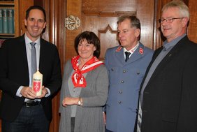 Oberbürgermeister Markus Kennerknecht, Gertrud Brenner und Ulrich Hiemer sowie Diakon Roland Pressl
