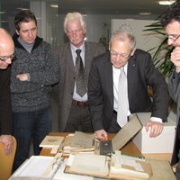 Heimatdienst Buxheim übergibt wissenschaftlichen Nachlass des Kartäuser-Forschers Dr. Friedrich Stöhlker ans Stadtarchiv Memmingen.