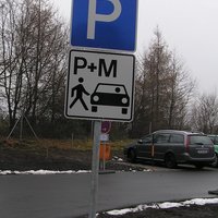 Das offizielle Verkehrsschild für Parken & Mitfahren-Plätze.