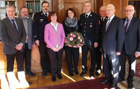 Gruppenbild der Ehrengäste im Amtszimmer