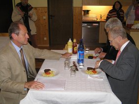 Beim gemeinsamen Essen.