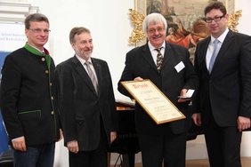 Gruppenbild mit dem Preisträger