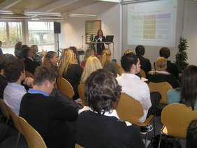 Der vollbesetzte Tagungsraum des (egz: