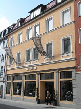 Das Gebäude Maximilianstraße 13