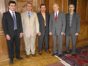 Vorstand des Kultur- und Integrationsvereins mit Oberbürgermeister Dr. Ivo Holzinger