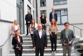 Gruppenfoto auf der Treppe zum Welfenhaus