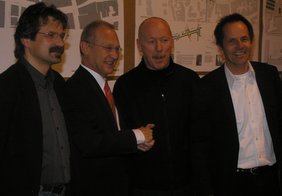 Das Sieger-Team bei Gratulation mit dem Stadtoberhaupt.