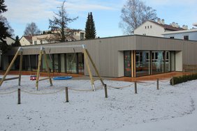 Das Gebäude von der Gartenseite