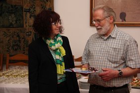 Böckh und Müller bei der Überreichung der Gastgeschenke