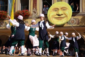 der traditionelle Schneidertanz