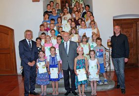 Ein Bild auf der Rathaustreppe