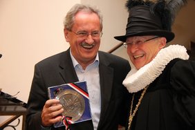 Der Handwerker: „Siegel-Graber“.