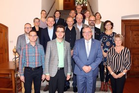 Gruppe an der Rathaustreppe