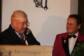 Josef Miller bei seinen Dankworten, daneben Eugen Müller