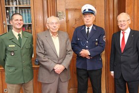 Im Amtszimmer des Oberbürgermeisters: Eberhard Bethke, Werner Schmidt, Günter Geisler und Dr. Ivo Holzinger
