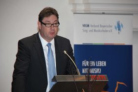 Der Präsident des Verbandes Bayerischer Sing- und Musikschulen e. V. (VBSM), Landrat Martin Bayerstorfer