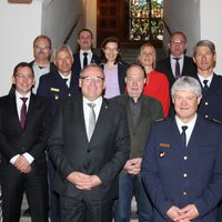 Gruppenfoto auf der Rathaustreppe