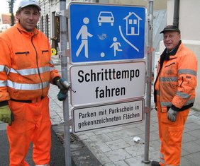 Neue Beschilderung in der Maximilianstraße.