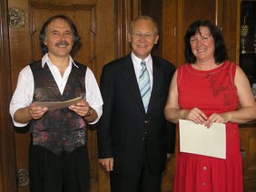 Georg Tschugg, Oberbürgermeister Dr. Ivo Holzinger und Angelika Zimmermann im Amtszimmer des Stadtoberhauptes.