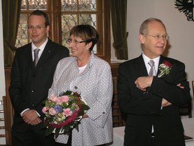 Dr. Holzinger zusammen mit Ehefrau und Sohn.