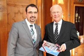 MdL Holetschek mit OB Dr. Holzinger im Amtszimmer