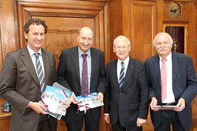 Die neuen Schulleiter im Amtszimmer zusammen mit dem Oberbürgermeister