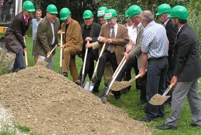 Gemeinsamer Spatenstich