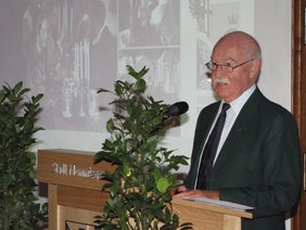 Ehrenvorstand Helmut Scheufele blickte zurück