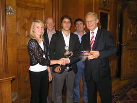 Die erfolgreichen Teilnehmer mit dem Vorsitzenden und Jugendwart beim OB