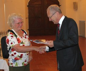 Wally Walkmann und OB Dr. Holzinger