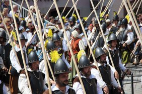 Zwei Reiter der ungarischen Reitergruppe