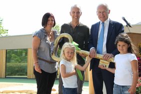 Der Schlüssel wird überreicht