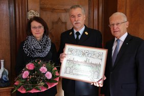 Uschi und Hans Hirschmeier zusammen mit Oberbürgermeister Dr. Ivo Holzinger