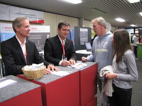 Am Info-Stand der Stadt Memmingen