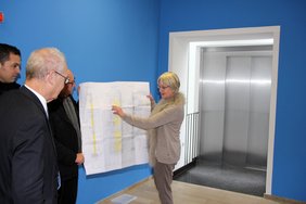 Eine Außenaufnahme des Aufzugs.