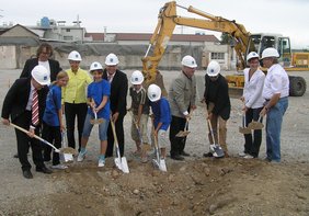 Symbolischer Spatenstich der staatlichen Realschule