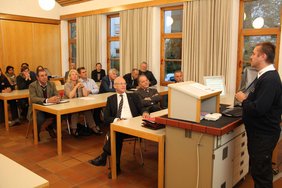 Im Lehrsaal der Feuerwache am Rennweg