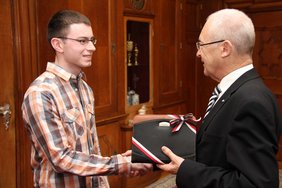 Im Amtszimmer bei der Gratulation durch OB Dr. Ivo Holzinger