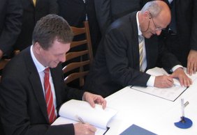 Vertragsunterzeichung