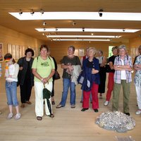 Teilnehmerinnen der Frauenfahrt bei der Begrüßung im Frauenmuseum in Hittisau.