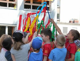 Bei einem Kindertanz