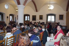 Die voll besetzte Rathaushalle.