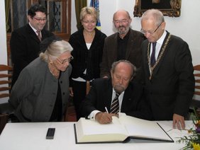 Eintrag ins Goldene Buch der Stadt