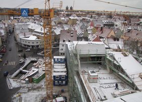 Blick von oben auf die Baustelle am Schrannenplatz