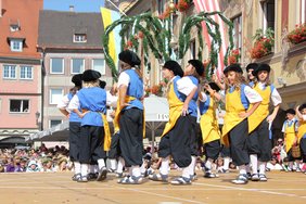 Den Abschluss der Tanzvorführungen bildete der „Küfertanz“ der Edith-Stein-Schule. Fotos: Pressestelle Stadt Memmingen