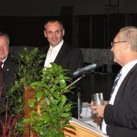 Der Ehrenbecher 2009 ging an Manfred Schilder